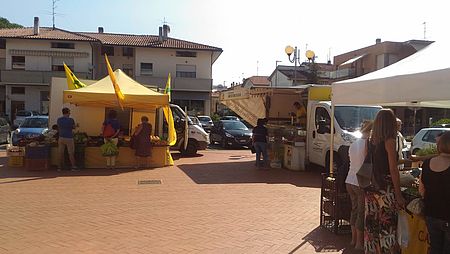 foto mercato Montecchio